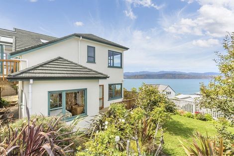 Photo of property in 156 Nevay Road, Karaka Bays, Wellington, 6022