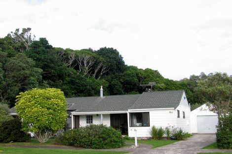 Photo of property in 81 Nimmo Avenue East, Waikanae, 5036