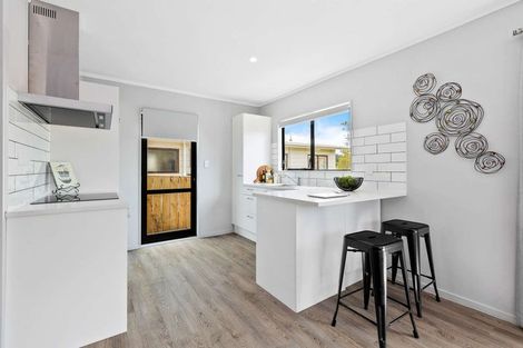 Photo of property in 94a Beach Haven Road, Beach Haven, Auckland, 0626