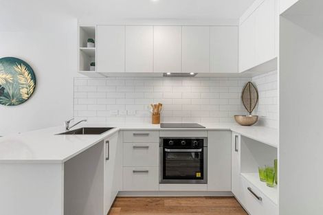 Photo of property in 40 Tokai Place, Glen Eden, 0602