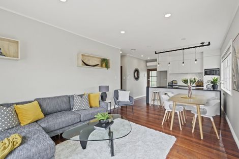 Photo of property in 1/2 Varlene Terrace, Forrest Hill, Auckland, 0620