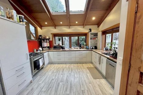 Photo of property in 112 Grafton Road, Roseneath, Wellington, 6011