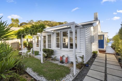 Photo of property in 11 Hope Avenue, Russell, 0202