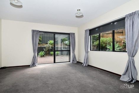 Photo of property in 128 Wiseley Road, West Harbour, Auckland, 0618