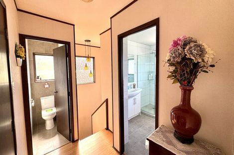 Photo of property in 3 Murano Place, Chatswood, Auckland, 0626