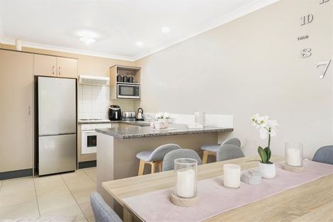 Photo of property in 12 Mediterranean Way, Goodwood Heights, Auckland, 2105