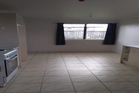 Photo of property in 16 Massine Place, Randwick Park, Auckland, 2105