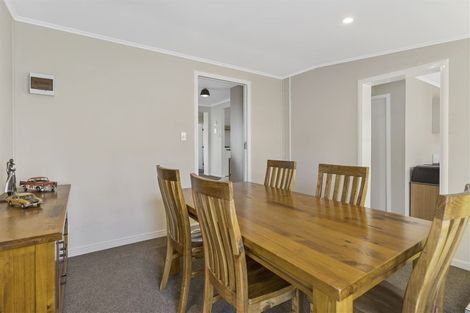 Photo of property in 11 Paton Avenue, Te Atatu South, Auckland, 0610
