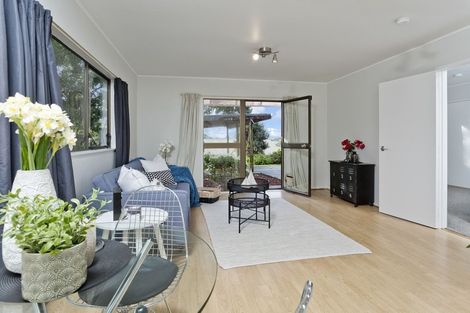 Photo of property in 1/24 Reynolds Place, Torbay, Auckland, 0630