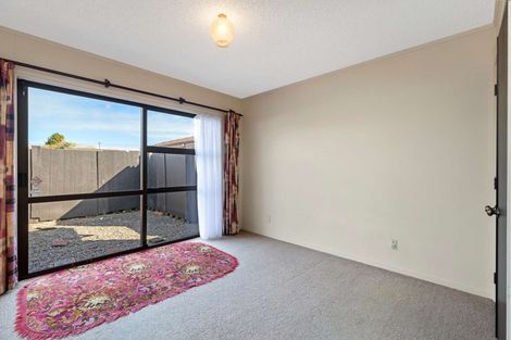 Photo of property in 2/10 Wellington Street, Papakura, 2110