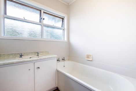 Photo of property in 11 Waitemata Road, Hauraki, Auckland, 0622
