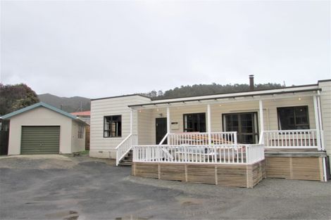 Photo of property in 414 Stokes Valley Road, Stokes Valley, Lower Hutt, 5019