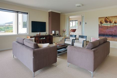 Photo of property in 35 Eynsham Court, Dannemora, Auckland, 2016