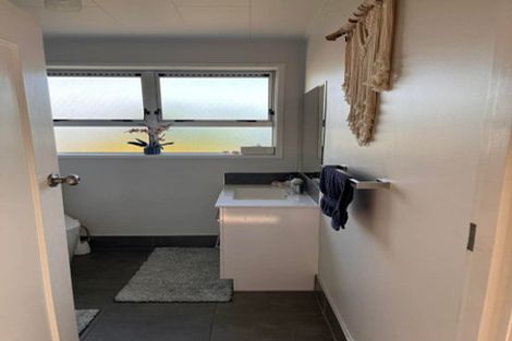 Photo of property in 2/52 Scenic Drive, Hillpark, Auckland, 2102