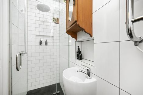 Photo of property in 1-9 Deirdre Place, Titirangi, Auckland, 0604