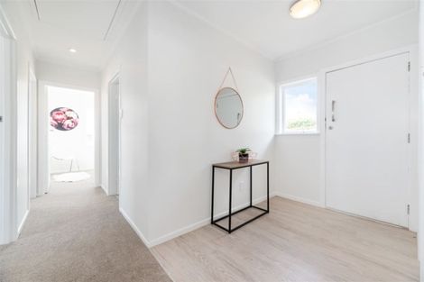 Photo of property in 1/318 Rangatira Road, Beach Haven, Auckland, 0626