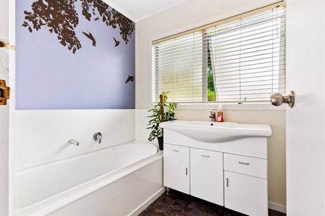 Photo of property in 10 Lorena Place, West Harbour, Auckland, 0618