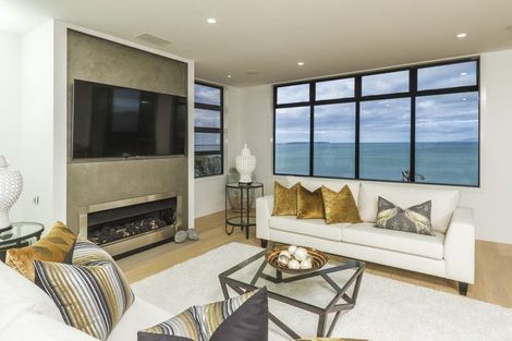 Photo of property in 123b Churchill Road, Rothesay Bay, Auckland, 0630