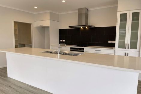 Photo of property in 28 Nellie Drive, Kumeu, 0810