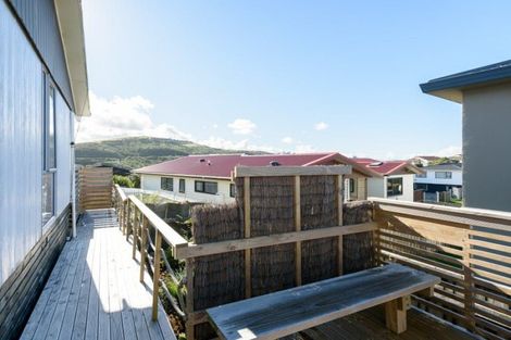 Photo of property in 14a Sunhaven Drive, Newlands, Wellington, 6037