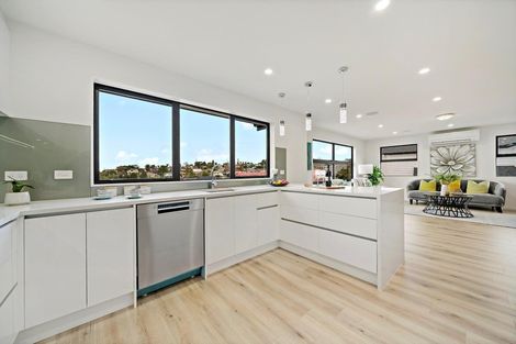 Photo of property in 11 Tawapou Close, Massey, Auckland, 0614