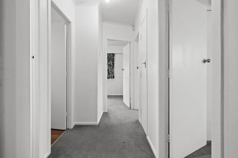 Photo of property in 16 Manapouri Place, Glenview, Hamilton, 3206