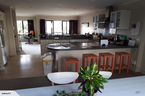 Photo of property in Te Kakariki Apartments, 2/2 Wellington Road, Paekakariki, 5034