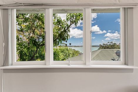 Photo of property in 91 Island Bay Road, Beach Haven, Auckland, 0626