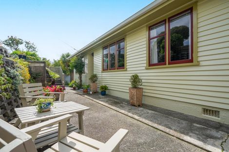 Photo of property in 6 Te Reinga View, Tawa, Wellington, 5028