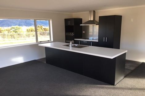 Photo of property in 4 Cory Jane Grove, Riverstone Terraces, Upper Hutt, 5018