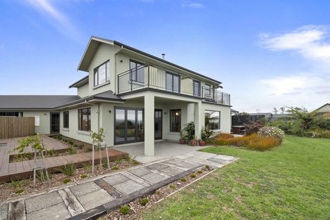 Photo of property in 20 Pineland Drive, Turitea, Palmerston North, 4472