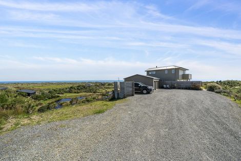 Photo of property in 17 Uxbridge Terrace, Waikawa Beach, Levin, 5573