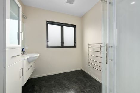 Photo of property in 1b Randwick Crescent, Moera, Lower Hutt, 5010