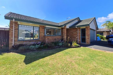 Photo of property in 33 Sandwick Drive, Weymouth, Auckland, 2103