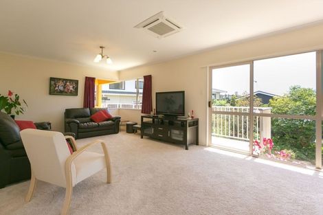 Photo of property in 12 Sequoia Grove, Merrilands, New Plymouth, 4312