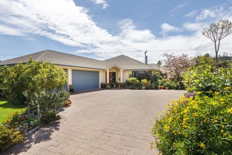 Photo of property in 64 Royal Oak Drive, Kelvin Grove, Palmerston North, 4414