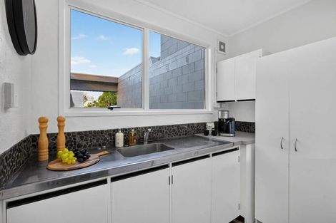 Photo of property in 4/3 Glen Road, Browns Bay, Auckland, 0630