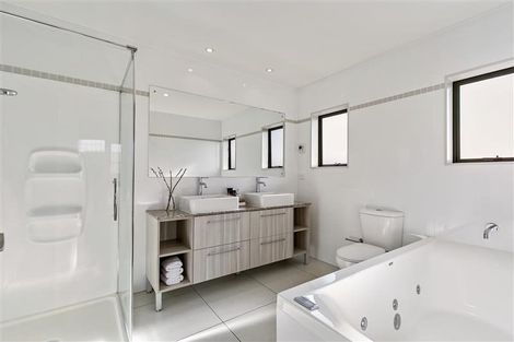 Photo of property in 33 Ganley Terrace, Stonefields, Auckland, 1072