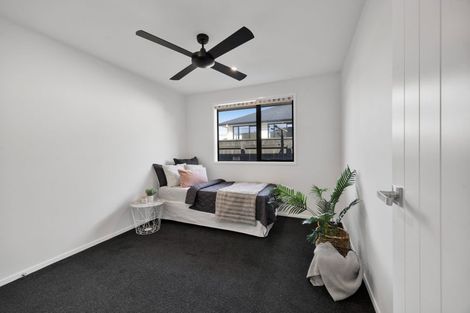 Photo of property in 5 Aheahea Way, Hurworth, New Plymouth, 4310