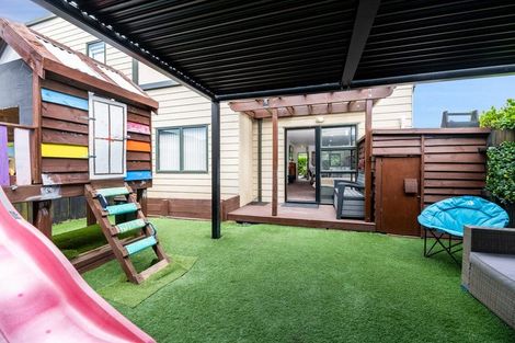 Photo of property in 1/15 Harbour View Road, Te Atatu Peninsula, Auckland, 0610