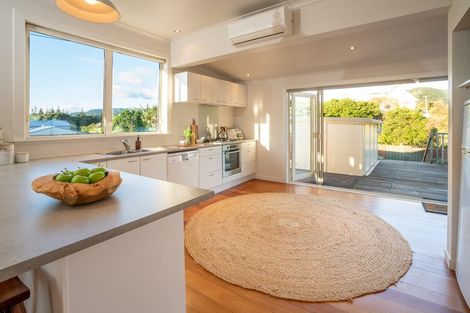 Photo of property in 36 Aperahama Street, Paekakariki, 5034