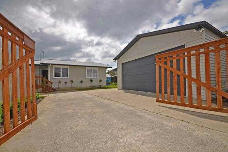 Photo of property in 9 Rowan Terrace, Te Atatu South, Auckland, 0610