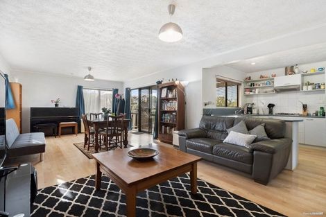 Photo of property in 37 Athena Drive, Totara Vale, Auckland, 0629