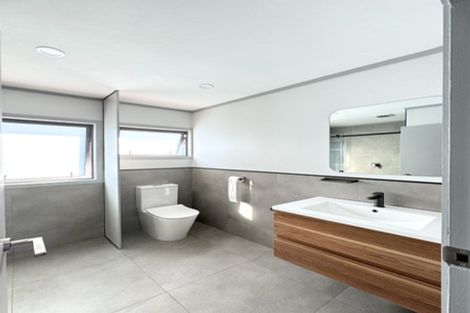 Photo of property in 1 Devonshire Road, Unsworth Heights, Auckland, 0632