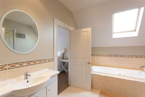 Photo of property in 135 Totara Street, Riccarton, Christchurch, 8041