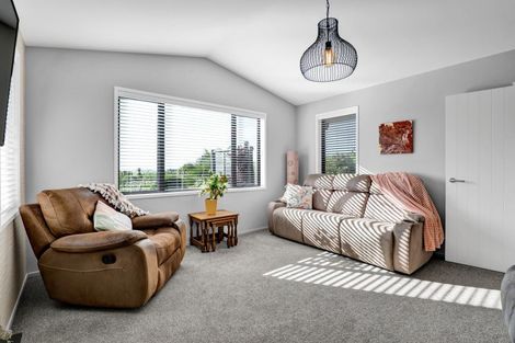 Photo of property in 18 Harkness Rice Way, Koru, New Plymouth, 4374