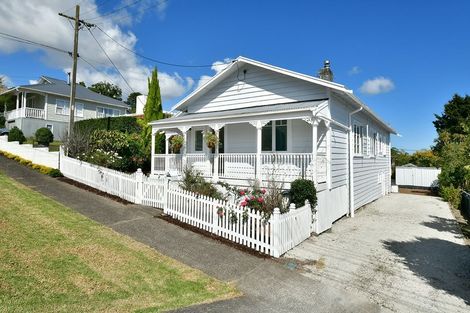 Photo of property in 43 Puriri Street, Helensville, 0800