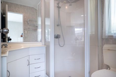 Photo of property in 33 Maurice Borich Place, Henderson, Auckland, 0610