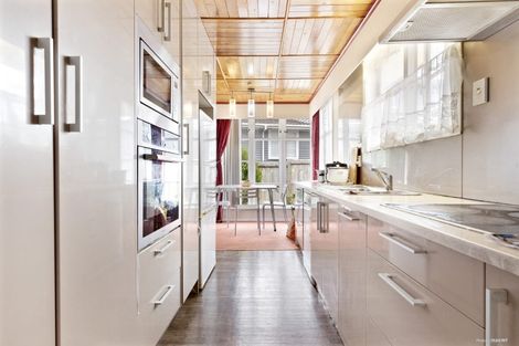 Photo of property in 4 Kaweka Street, New Lynn, Auckland, 0600