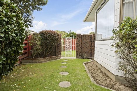 Photo of property in 17 Waddington Drive, Naenae, Lower Hutt, 5011